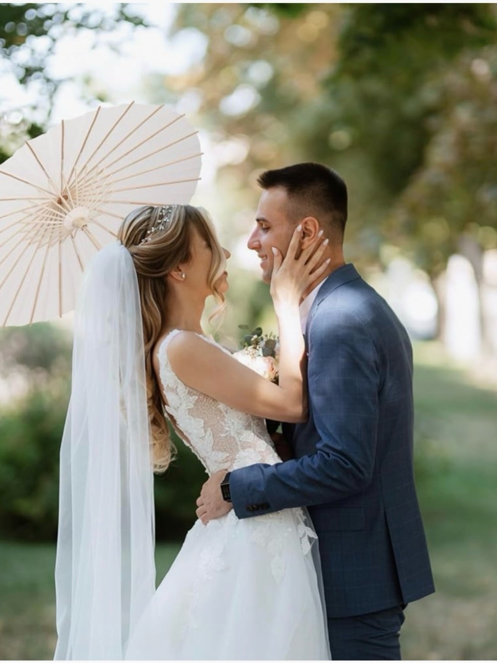 Paper Parasol Wedding Umbrellas in Cream - Set of 8 - Picture 3 of 5
